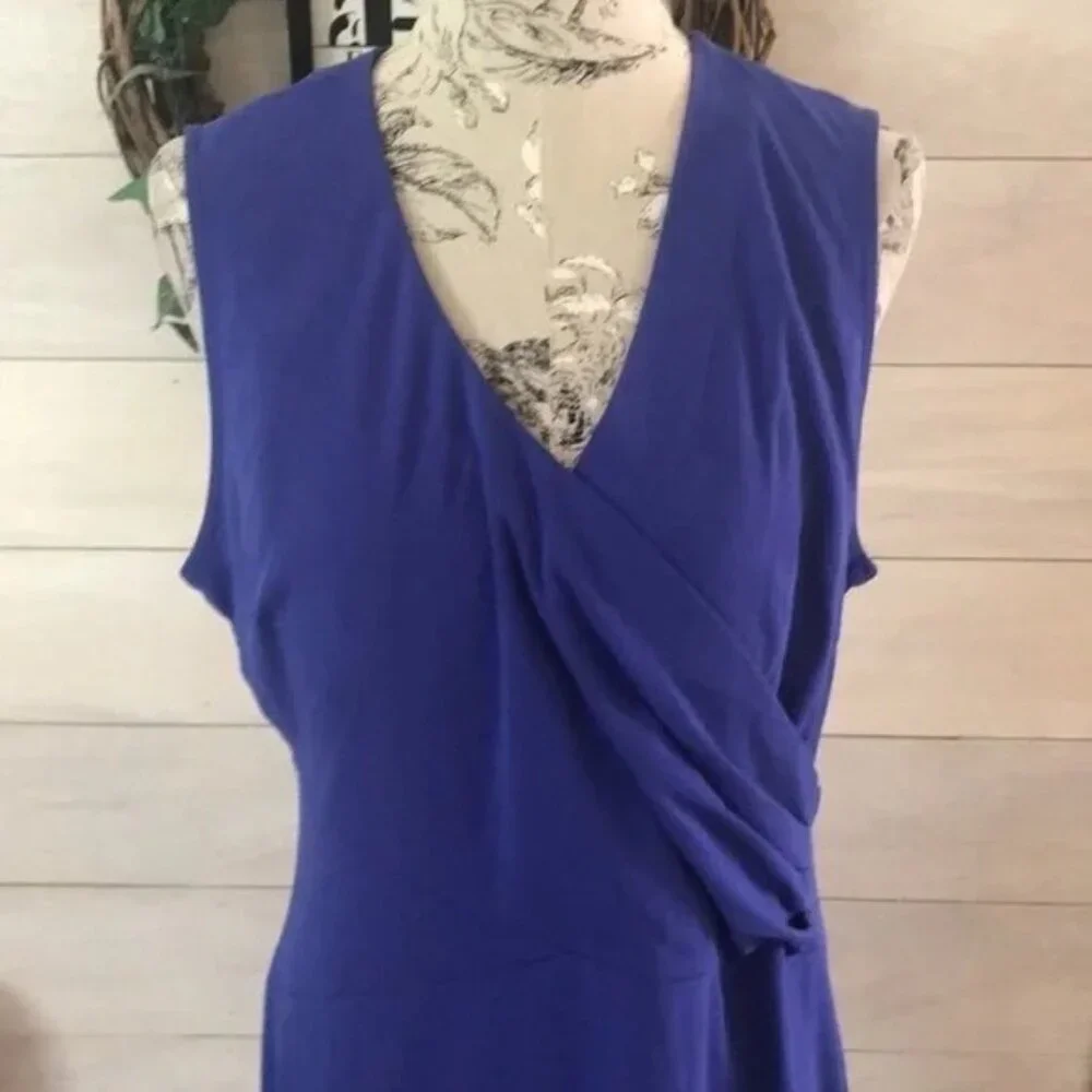 Sleeveless Size 16 Cobalt Blue Sheath Dress With V-Neckline - Picture 4 of 6